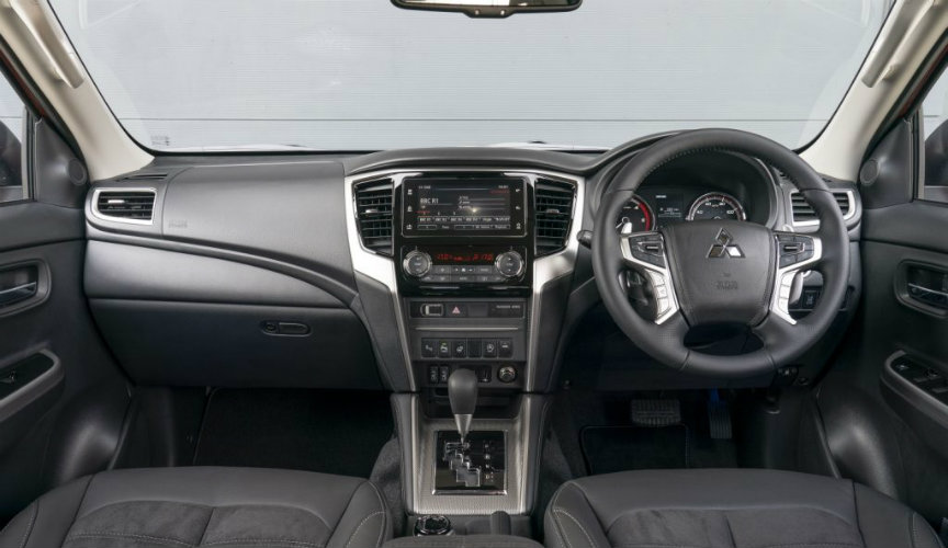 Mitsubishi L200 Series 6 interior
