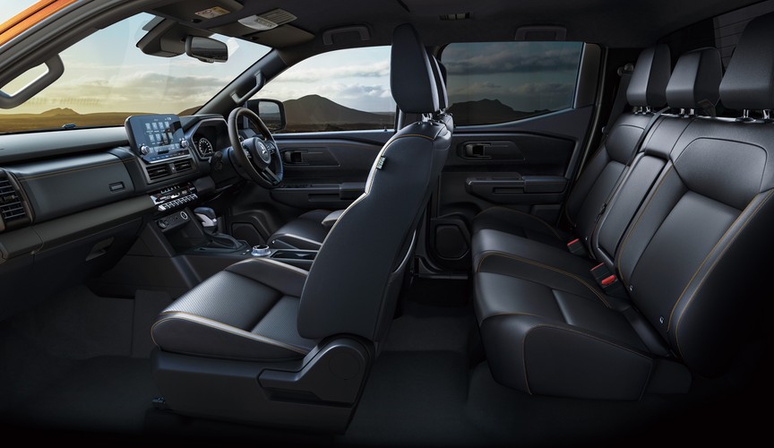 Mitsubishi L200 interior